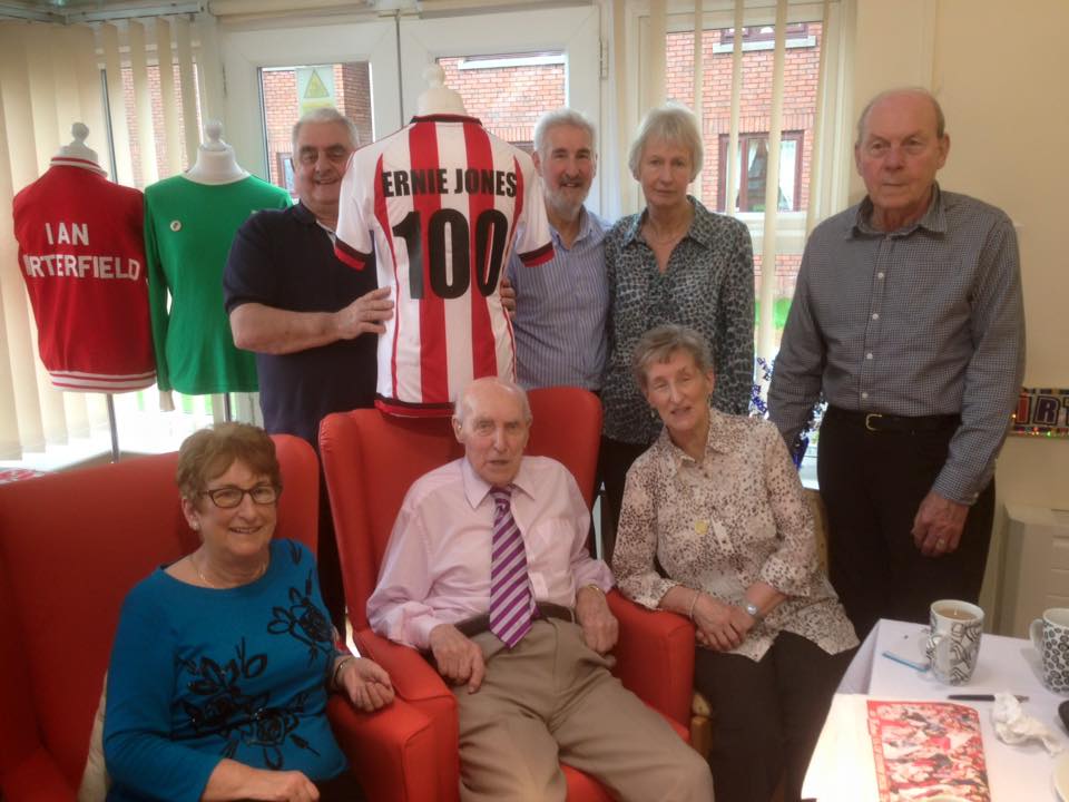 SAFC Museum Visits 100 Year Old Supporter With Sunderland Legends