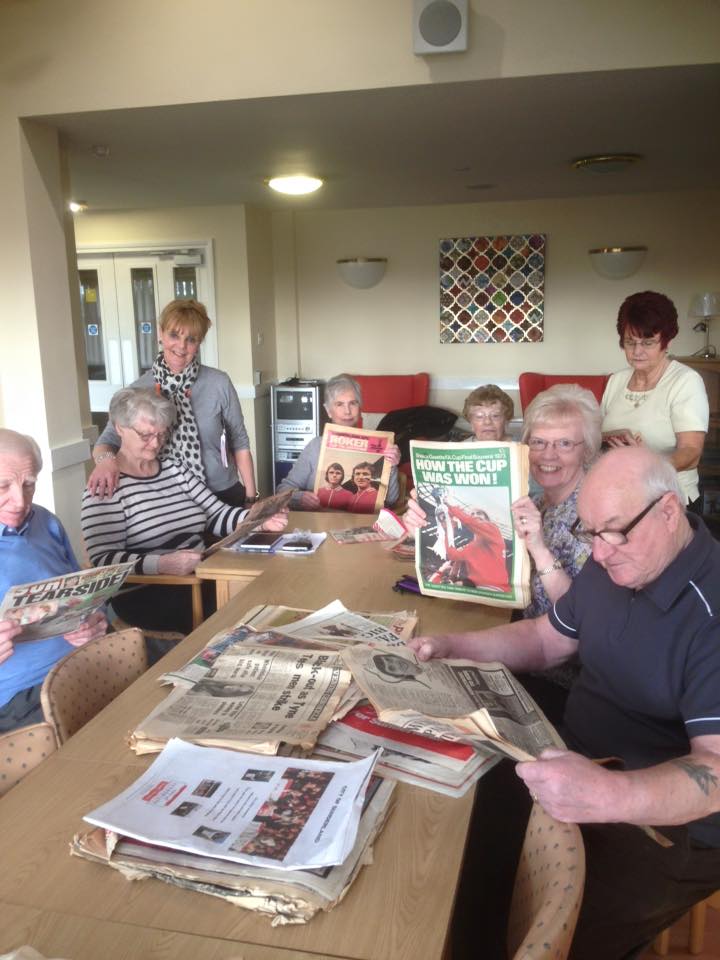 Fans Museum Visits residents of High Grindon House