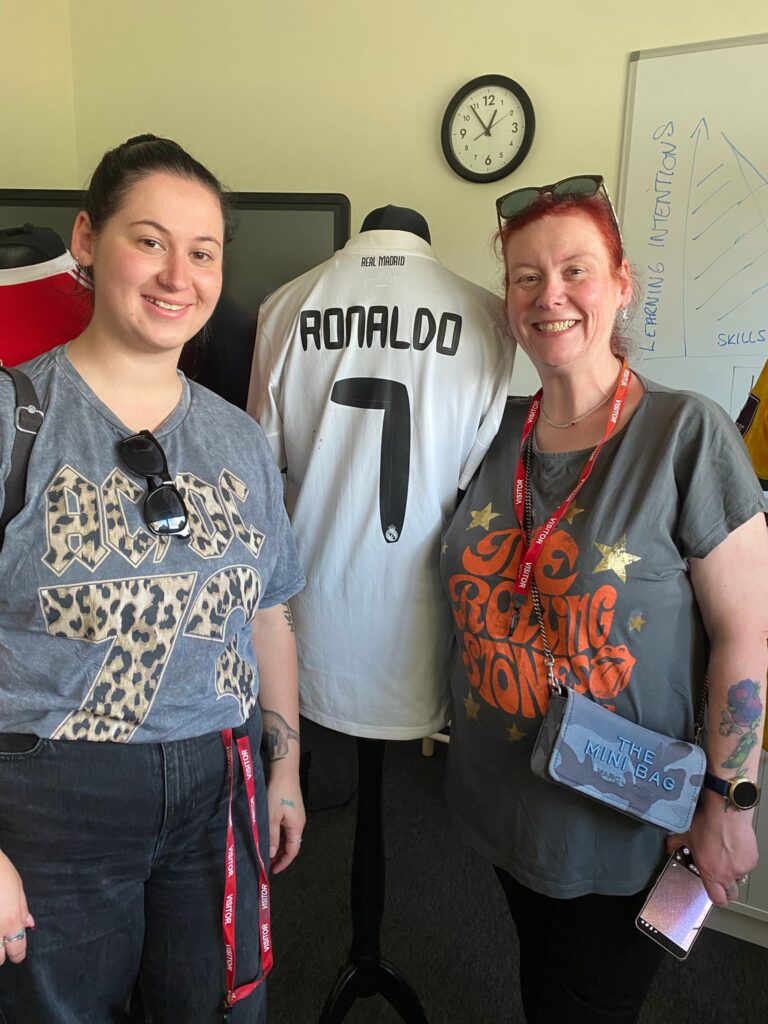 The Fans Museum goes to Broadway School!